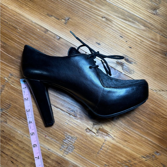 Me Too Lynessa Leather and calf hair Platform Heel Ankle Bootie size 8.5 Lace Up - Picture 9 of 9